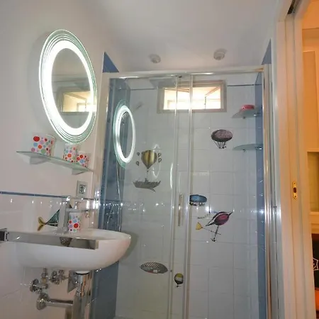 Bed & Breakfast Golden Bay 4*