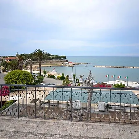Bed & Breakfast Golden Bay 4*