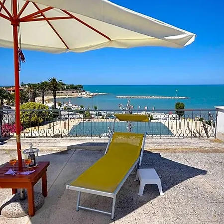Bed & Breakfast Golden Bay 4*