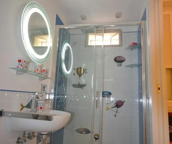 Bed & Breakfast Golden Bay 4*