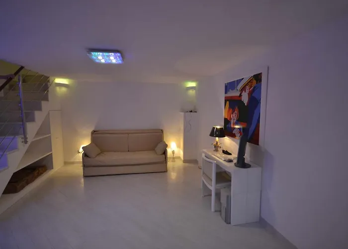 Bed & Breakfast Golden Bay 4*